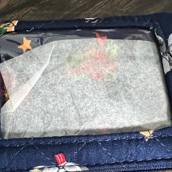 NWT-Vera Bradley Women's Cotton Zip ID Case Wallet, Snow Globe Motifs - Picture 8 of 11